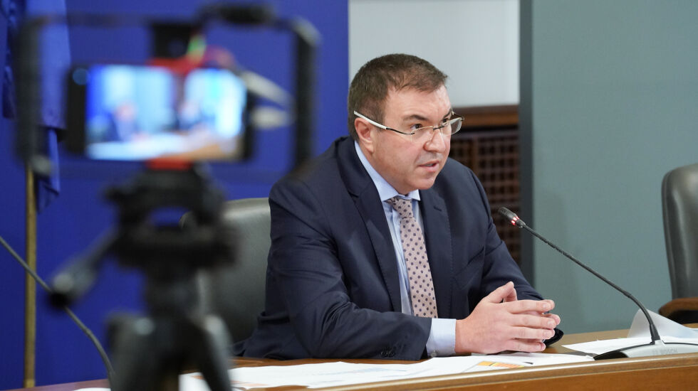 Проф. Ангелов: С препарата на „Пфайзер“ ще бъдат имунизирани 2 млн. души до края на 2021 г.