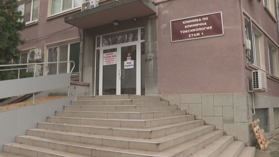 Чакане на стълбите, смърт и проверка в пловдивско COVID отделение (ОБЗОР)
