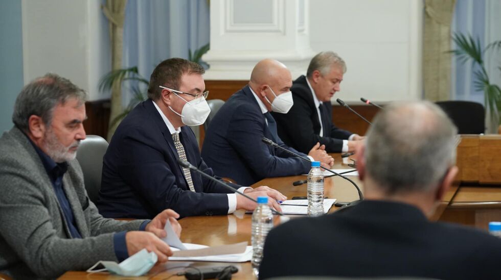 Предлагат почти пълно затваряне на държавата от петък
