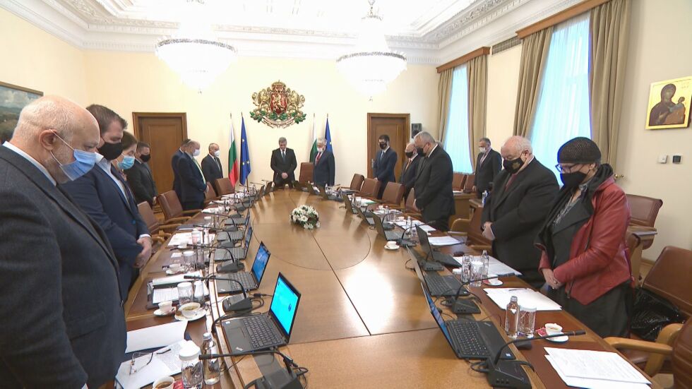 Правителственото заседание започна с едноминутно мълчание в памет на жертвите