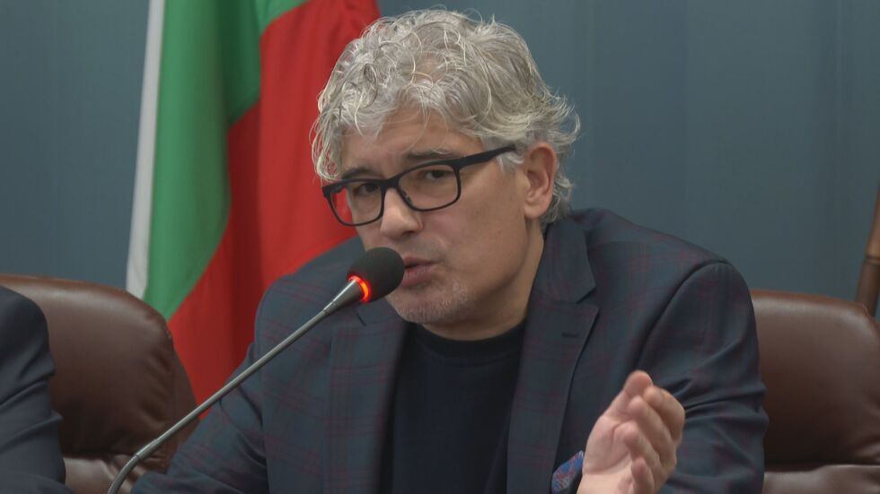 Следовател: Предната врата е изхвърчала, но пламъците не са позволили от там да излязат хората