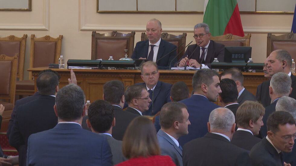 След 5 часа заседание депутатите приеха един текст от Изборния кодекс