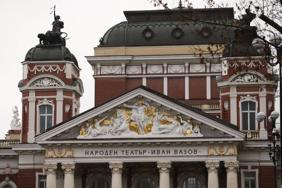 Скандалът в Народния театър: Директорът беше изслушан в Народното събрание