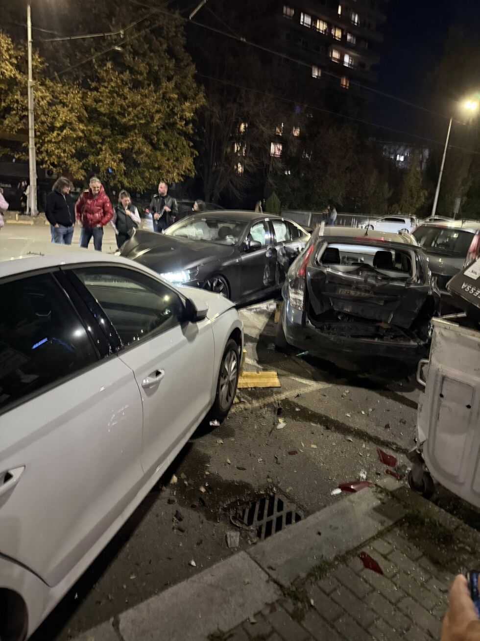 Шофьорът, помел шест паркирани коли в центъра на София, е бивш шеф в държавната „Автомагистрали“
