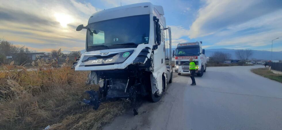 Катастрофата с три жертви край Пловдив: Ударът е бил толкова силен, че километражът е летял над 100 метра