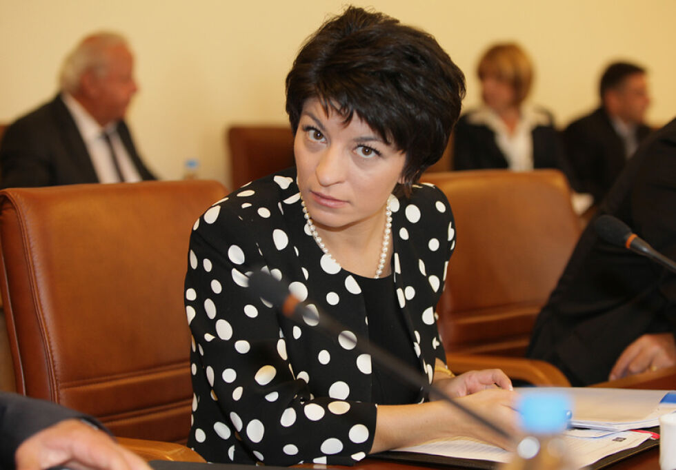 Десислава Атанасова: Искров и Кордовска са давали различни указания на квесторите на КТБ