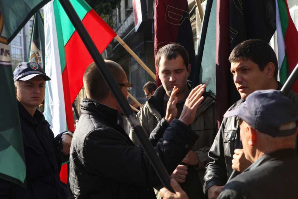 Отново протести, макар и все по-малобройни
