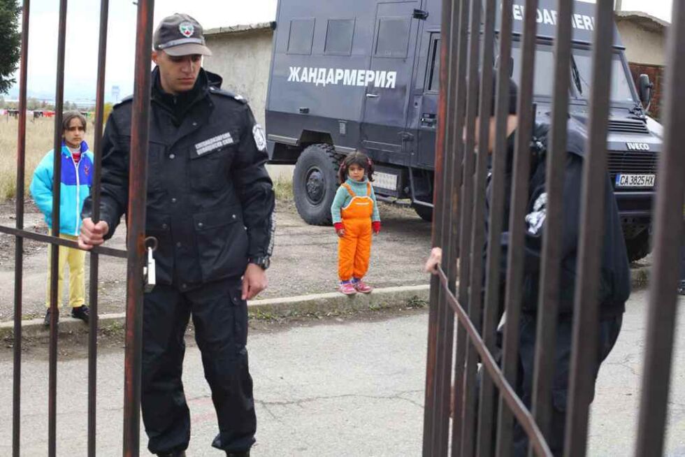 Еврокомисията против вкарването на бежанци в затвори