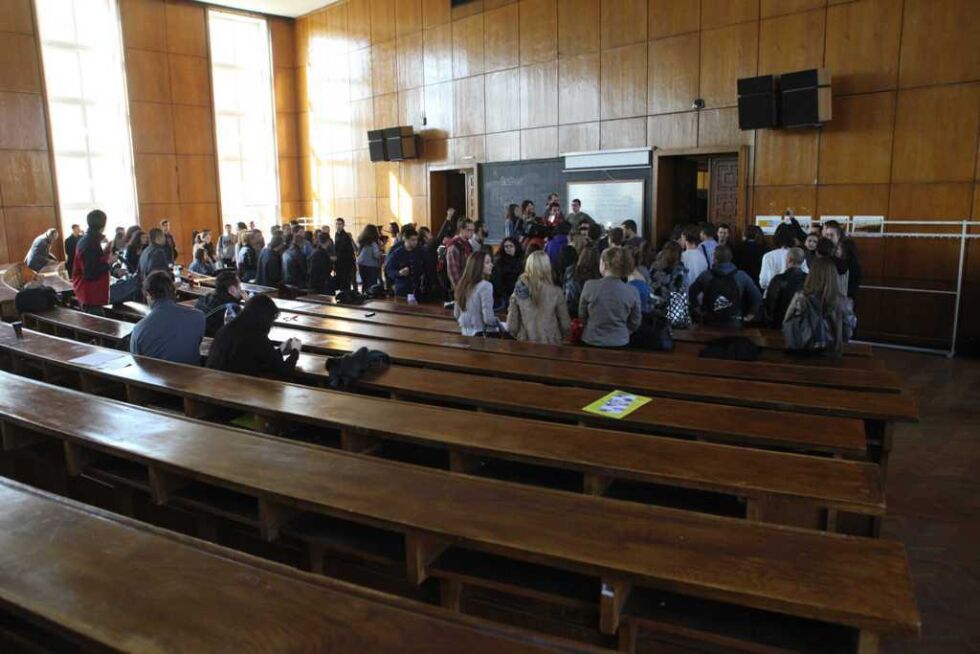 Окупацията на аудитория 272 преустановена за кратко