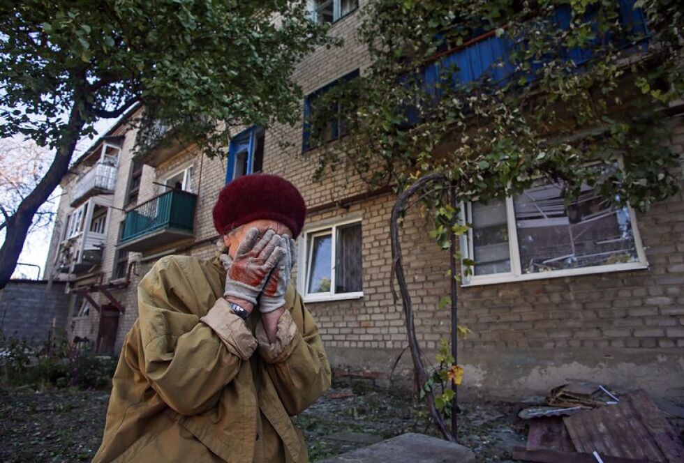 Снаряд уби две деца и рани още пет в Източна Украйна