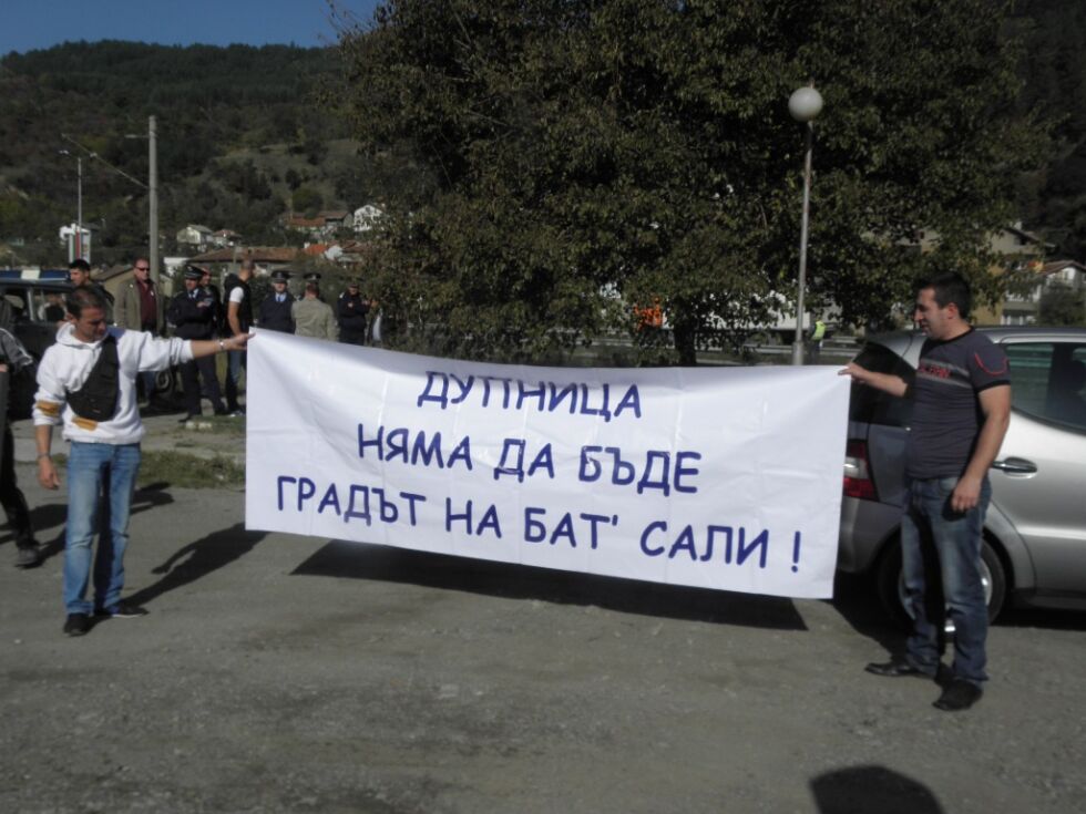 Блокади, протести и закани за обсада на парламента заради разпределението на мандатите