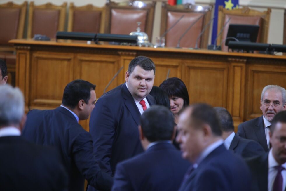 Законът "Пеевски-Цонев" вади политиците, свързани с "КТБ"