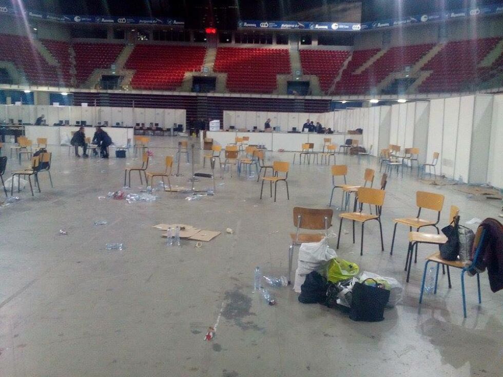 Хаосът с бюлетините в "Арена Армеец"