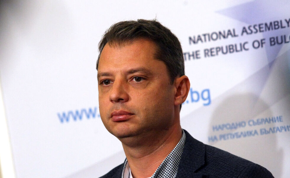 Депутатите отхвърлиха оставката на Делян Добрев