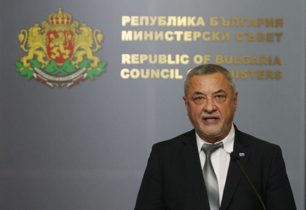 Валери Симеонов отхвърли исканията да подаде оставка заради акцията в ДАБЧ 