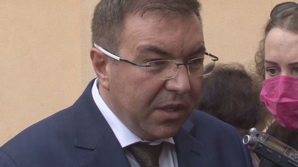 Костадин Ангелов: НЗОК да не работи с болници, които не приемат болни с COVID-19