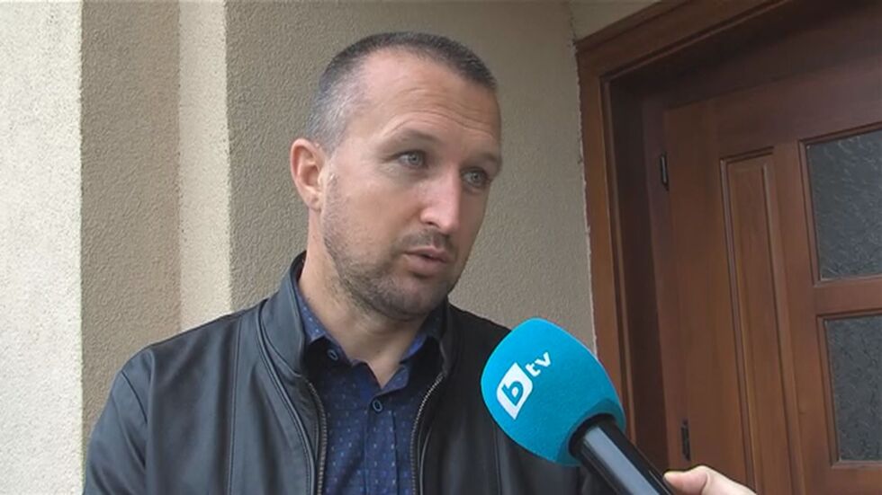 Нито носят маски, нито спазват дистанция: Защо в Белица забраниха сватбите