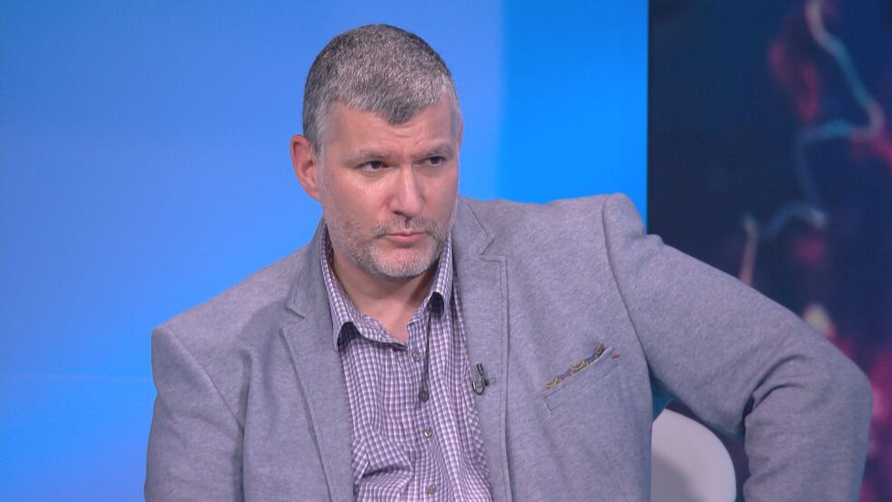 Проф. Момеков: Не ми се вярва да има готова ваксина срещу COVID-19 до края на годината 