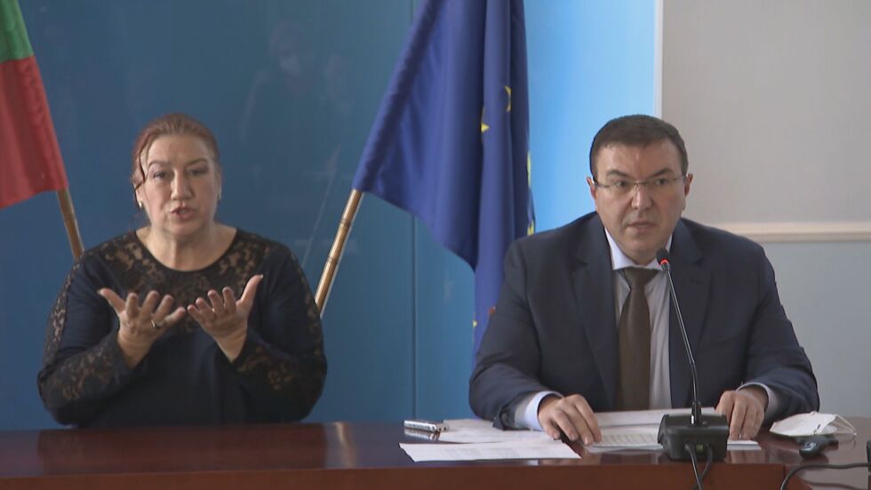 Здравният министър: Засилваме контрола, мерките не се спазват