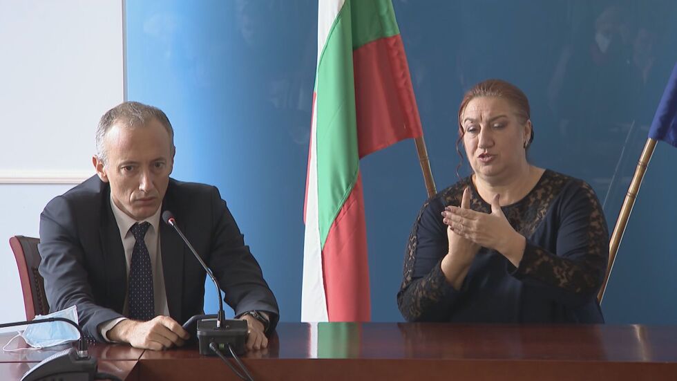 Вълчев: Ако мерките се спазват, има шансове учебната година да бъде над 98% присъствена