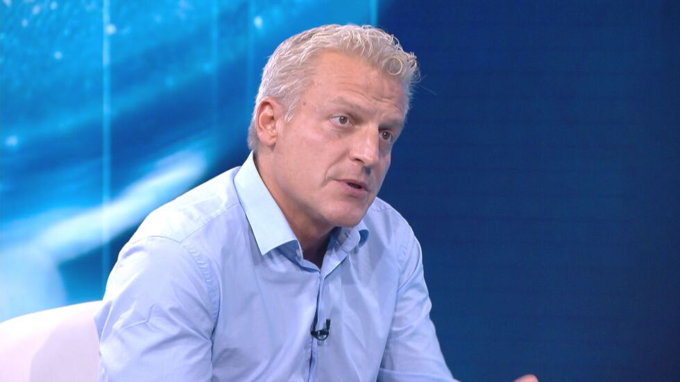 Москов: Дотук управлението не се е справило с COVID кризата, защото обществото е разделено на две