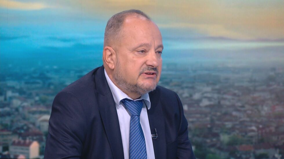 Проф. Воденичаров: Коронавирусът се задържа до 28 дни върху маската