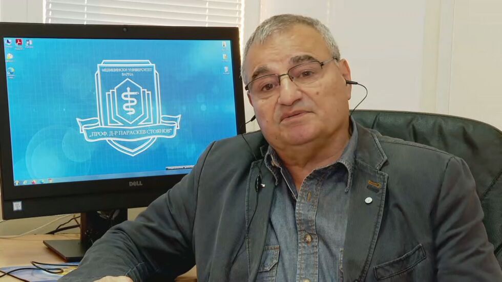 Имунолог: Когато секрет с коронавирус попадне на повърхност, може да издържи няколко часа