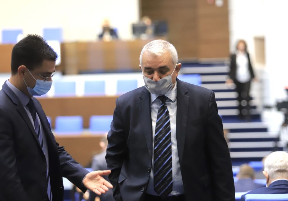 Скандал в парламента заради носенето на маски 