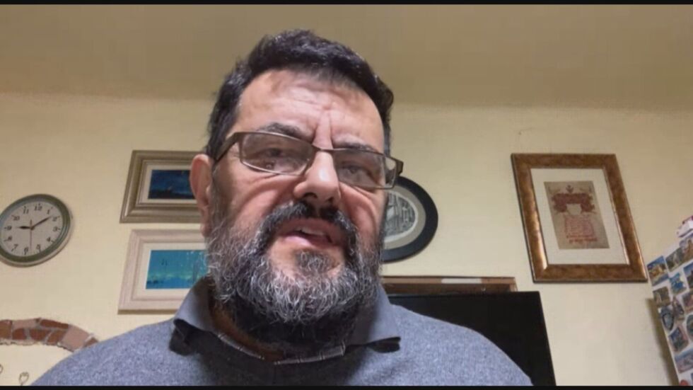 Казус: Хора от рисковите групи чакат с часове на опашки за PCR тест