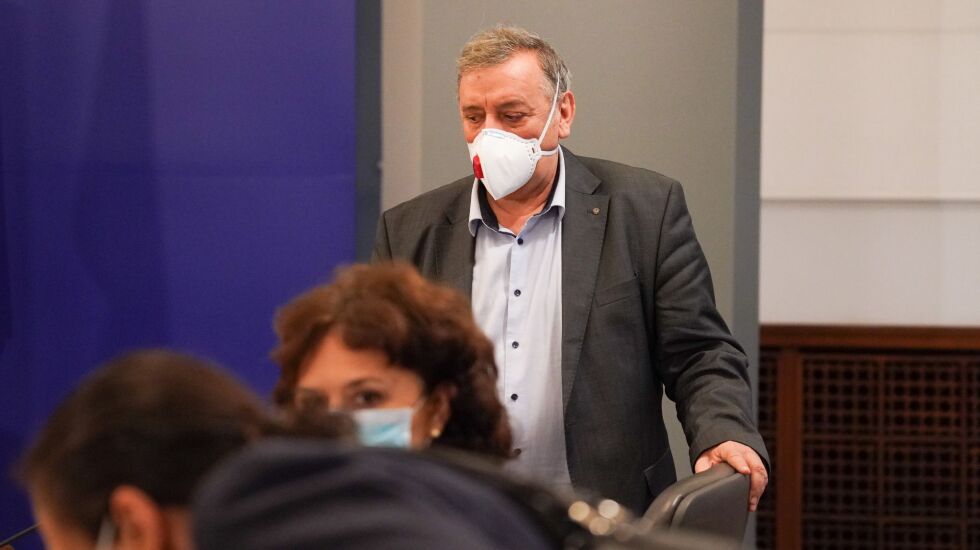 Кантарджиев: Ходът на пандемията обикаля 2 години, вероятно е да придобие сезонен характер