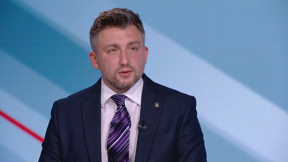 Експерт по комуникации: Езикът за COVID-19 е истеричен и навяващ страх 