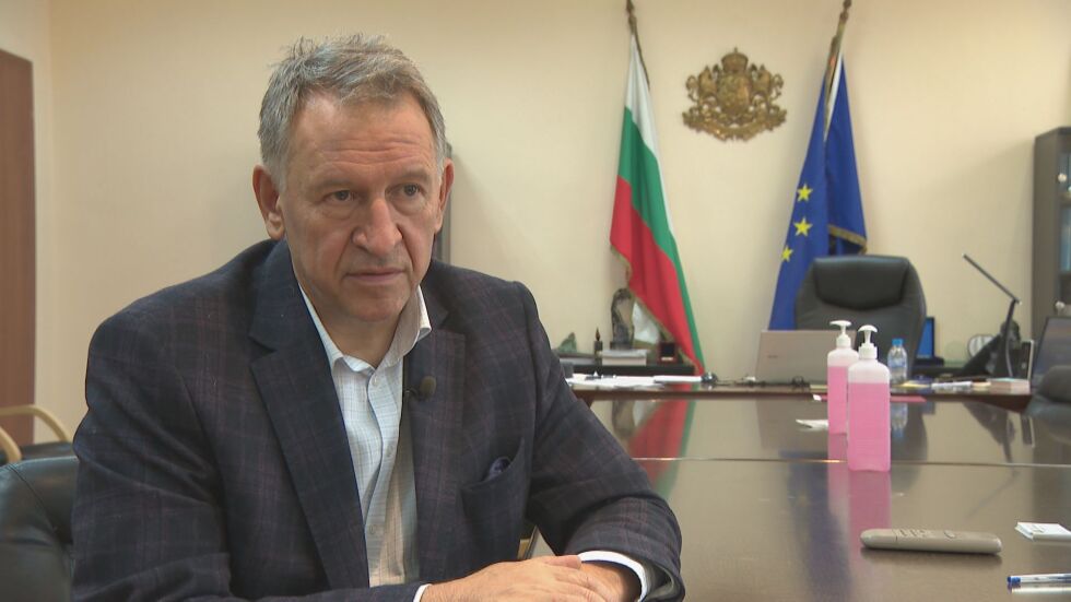 Кацаров пред bTV: Обсъждаме навсякъде да се влиза само със "зелен сертификат"