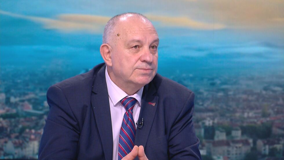 Д-р Златанов: Не предвиждаме локдаун и допълнителни ограничения за най-възрастните