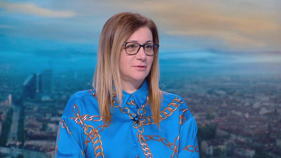 Родители: Има много неясноти около тестването на децата за COVID-19