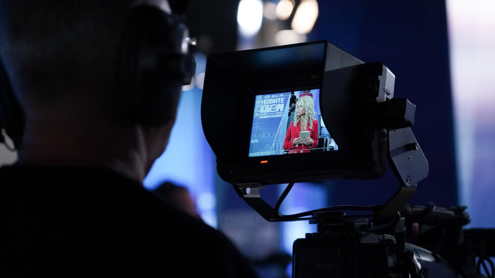 Зад кадър: Изборният маратон в студиото на bTV вече започна (ГАЛЕРИЯ)