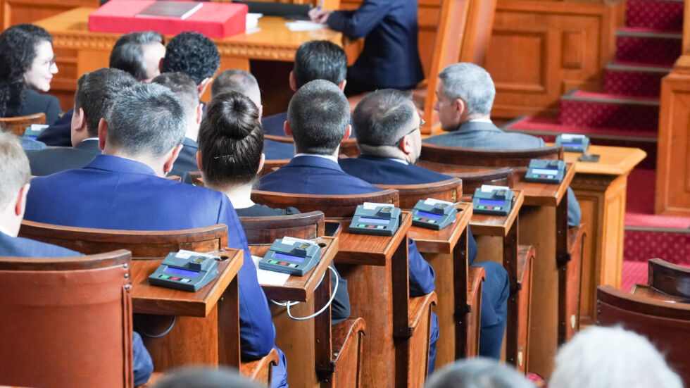 След 18-часово заседание: Промените в Изборния кодекс продължават
