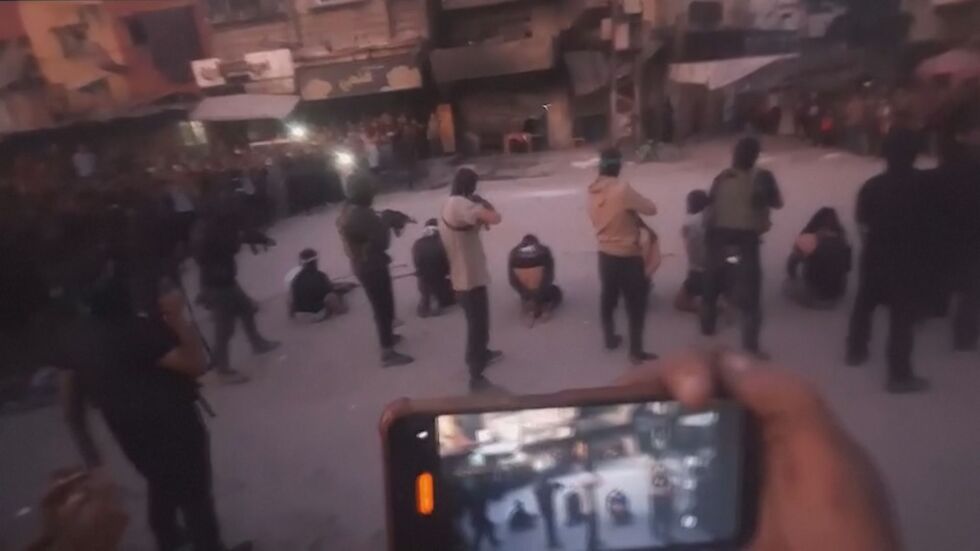Видео показва бойци на „Хамас“, които екзекутират мъже в Газа
