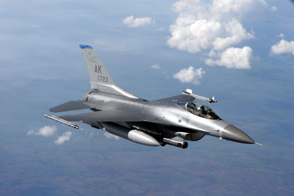 Дания достави на Украйна 50 000 боеприпаса за изтребителите F-16