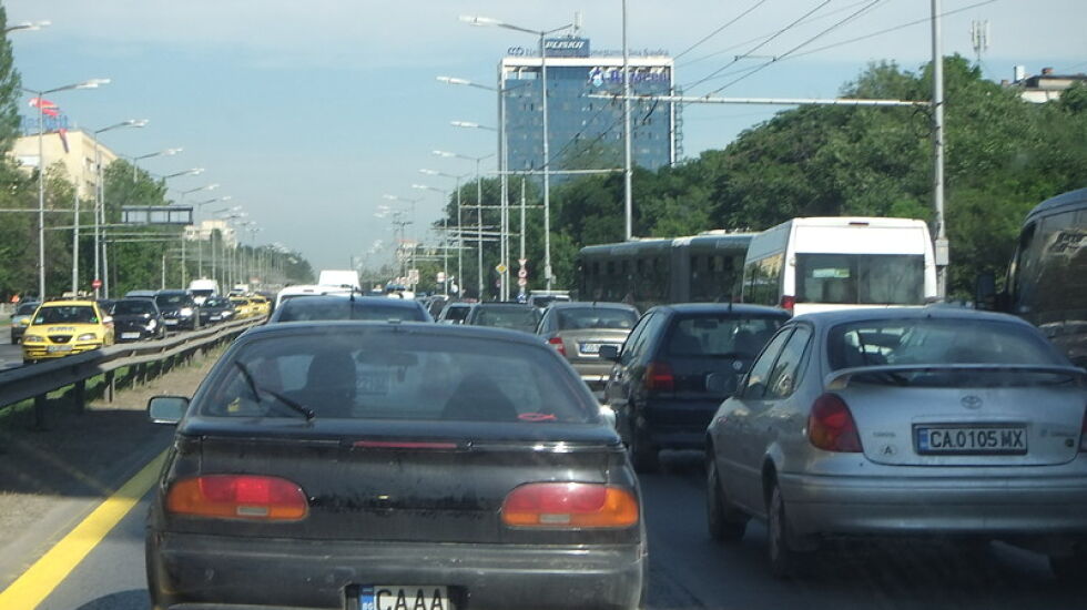 Големи задръствания в столицата, докато кметът се хвали с метрото