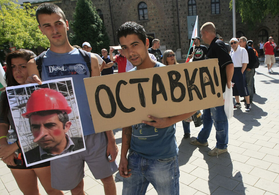 Контрапротестът изгони младеж, скандирал „БКП” до демонстрантите
