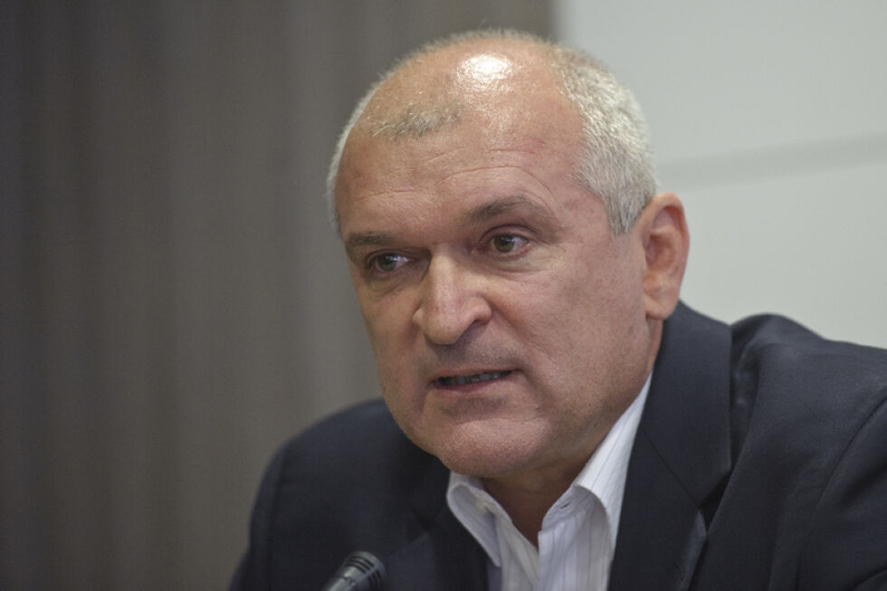 ГЕРБ атакува кабинета и заради бежанците
