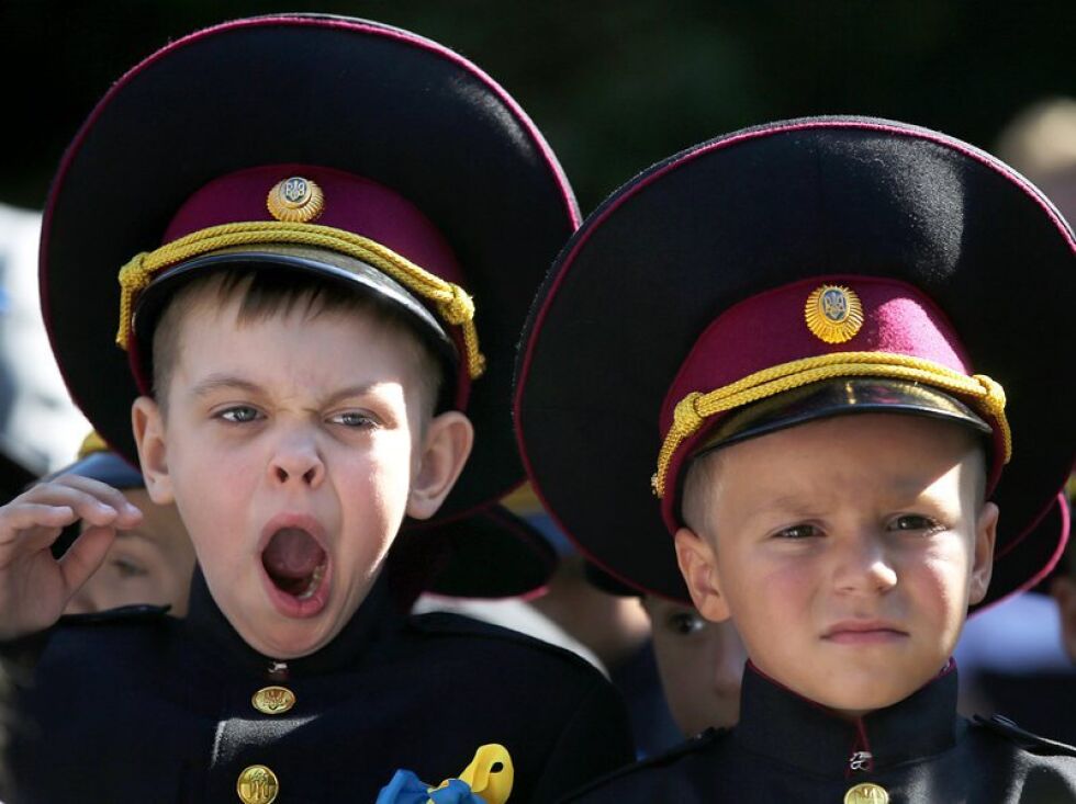 Първи учебен ден на фона на война (СНИМКИ)
