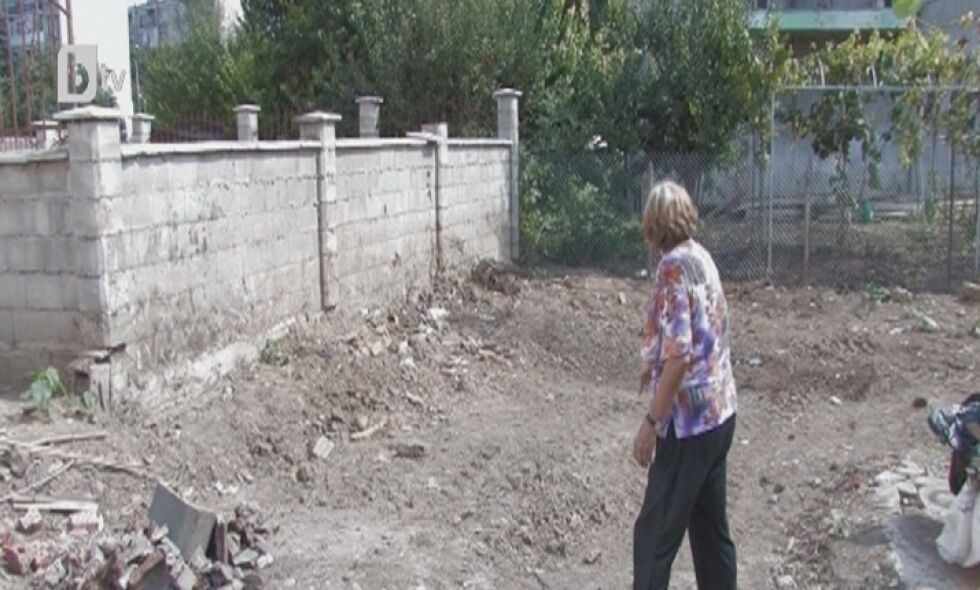 Пострадала от потопа в Добрич повече от месец чака ток в дома си