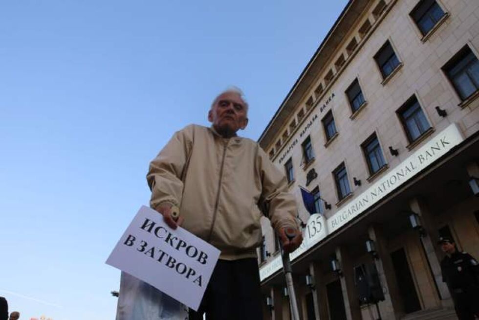 Вложители в КТБ заплашват с дела срещу държавата