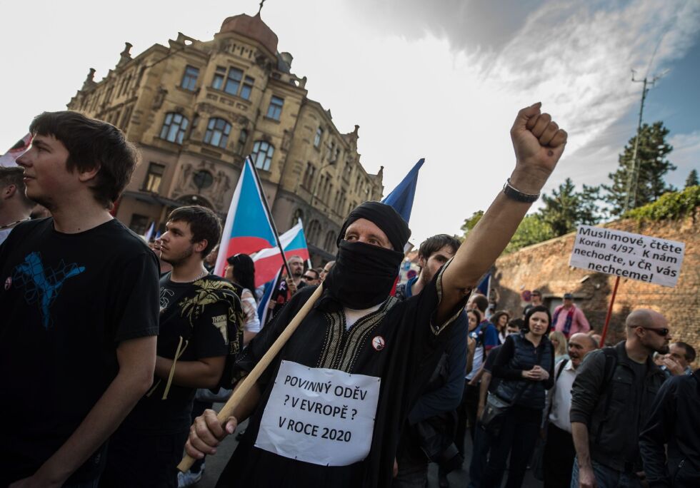 Мощни антиислямски протести в Полша, Чехия и Словакия (СНИМКИ)