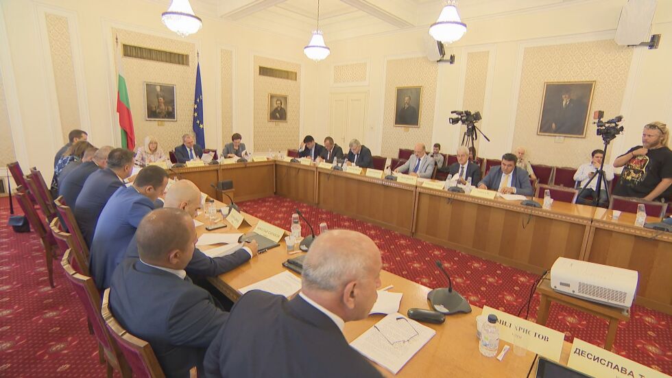 Първа стъпка към задължителните колани в автобусите
