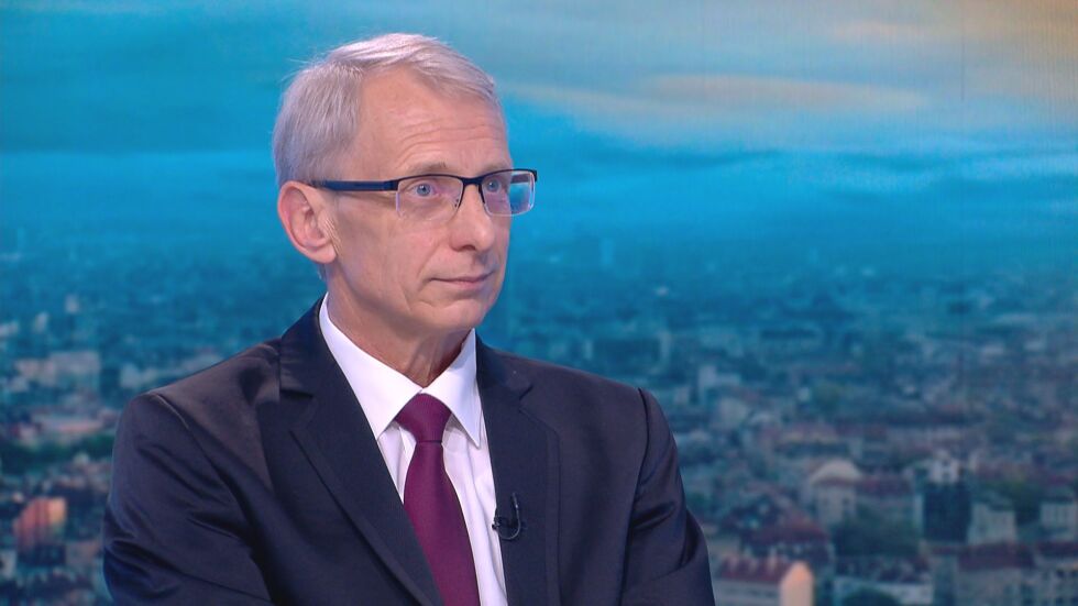 Николай Денков: Малко над 30% от учителите са ваксинирани, при учениците – около 2%