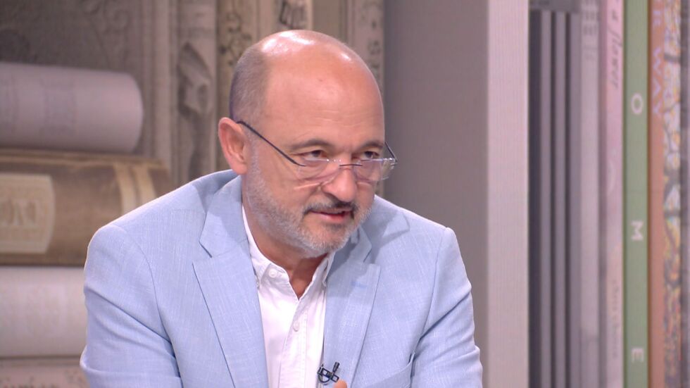 Меджидиев: Учебната година ще започне без маски и тестове за учениците 