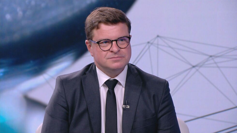 Британският посланик у нас: Монархията еволюира по времето на Елизабет II
