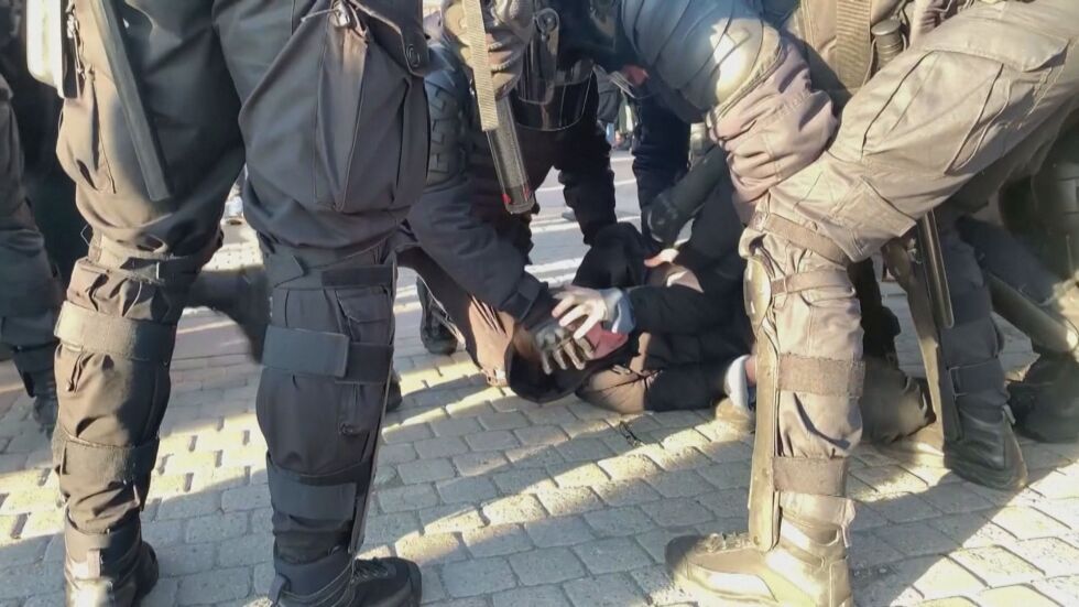 Стотици арестувани в Русия на протестите срещу мобилизацията